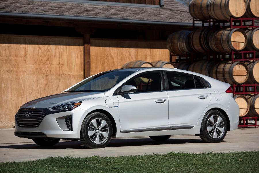  Hyundai IONIQ plug-in hybrid 2017 года  (NA) (фото 11 из 17)